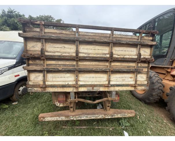 Foto de CAMINHAO FORD/CARGO 815 E, DIESEL, BRANCA, 2010/2011, CHASSI: 9BFVCE1N5BBB71525, RENAVAM: 00283865016, NO ESTADO EM QUE SE ENCONTRA.