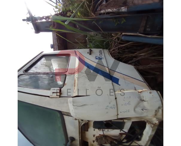 Foto de CAMINHAO M.BENZ/1714, 1994/1994, DIESEL, BRANCA, PLACA GLL - 4926, CHASSI: 9BM682123RB018831, RENAVAM: 00623933543, NO ESTADO EM QUE SE ENCONTRA. ESTÁ SEM MOTOR E SEM CAIXA DE MARCHAS.MOTOR ESTA FORA DO CAMINHAO E FALTA 01 RODA DIANTEIRA.