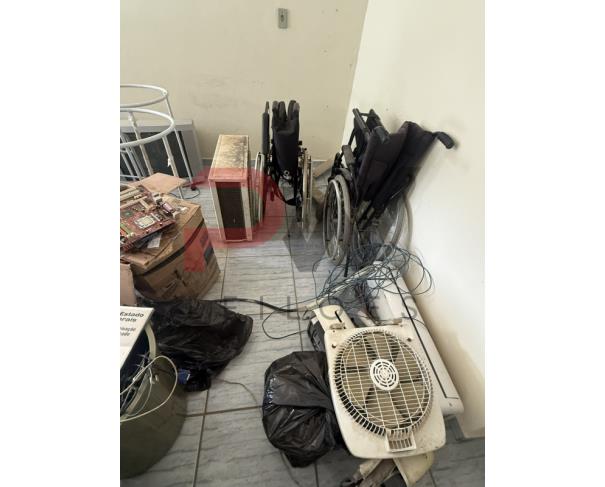 Foto de LOTE CONTENDO SUCATA DE DIVERSOS BENS, TAIS COMO: INFORMÁTICA, FREEZER VERTICAL, BEBEDOURO, AR-CONDICIONADO, ENTRE OUTROS, NO ESTADO EM QUE SE ENCONTRAM.