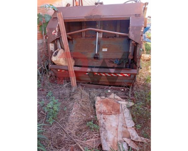 Foto de LOTE CONTENDO COMPACTADOR DE LIXO, MARCA CIMEL, CAMINHÃO ¾, ANO 2008, NO ESTADO EM QUE SE ENCONTRA.