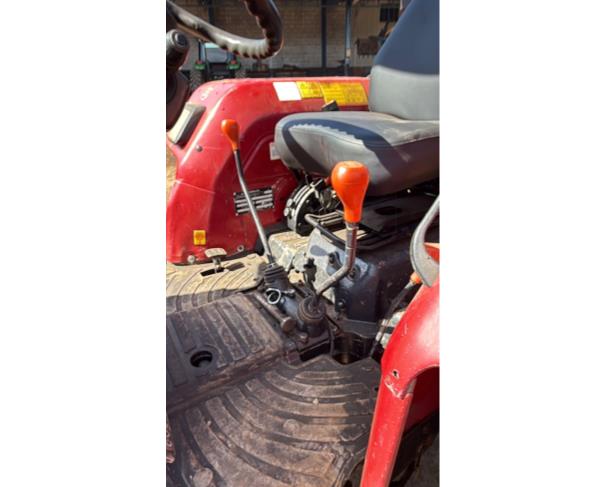 Foto de TRATOR YANMAR SOLIS LX 4WD, COR VERMELHA, ANO 2022, NO ESTADO EM QUE SE ENCONTRA.