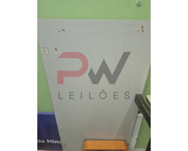 Foto de LOTE CONTENDO MÓVEIS DE ESCRITÓRIO, TAIS COMO: MESAS, ARMÁRIOS E CADEIRAS, NO ESTADO EM QUE SE ENCONTRAM. 