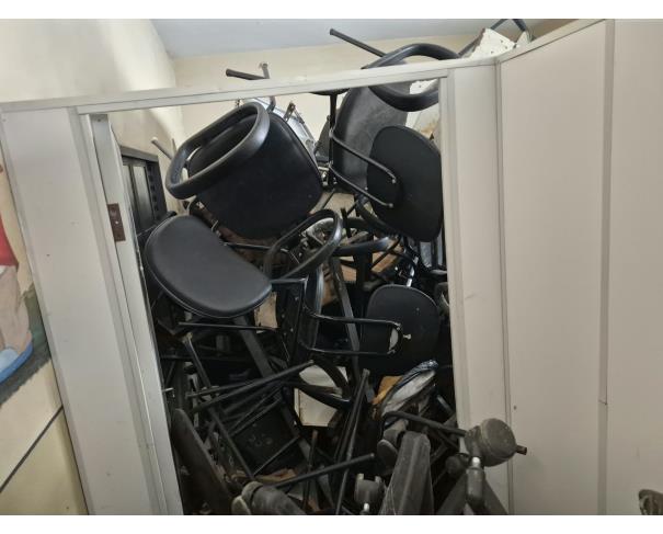 Foto de LOTE COMPOSTO POR SUCATA DE: MATERIAL HOSPITALAR, MOBILIÁRIOS, ELETRODOMÉSTICOS, CÂMARA FRIA, NO ESTADO EM QUE SE ENCONTRAM.
