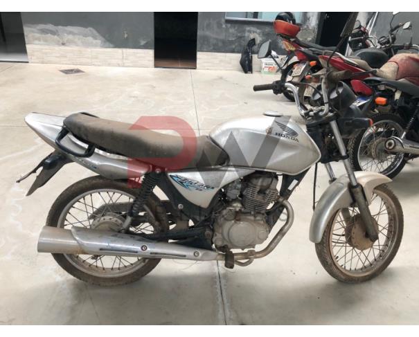 Foto de PASSAGEIRO / HONDA / CG 150 TITAN ES / Placa: HEN4265 / UF: MG / Município: Astolfo Dutra / Ano fabricação: 2007 / Ano modelo: 2007 / Cor: PRATA / Chassi: 9C2KC08507R057444 / Motor: KC08E57057444 /RENAVAM: 00913793779, NO ESTADO EM QUE SE ENCONTRA. 