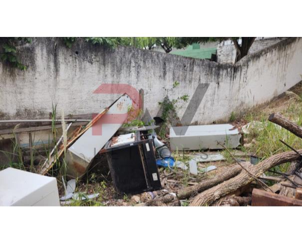 Foto de LOTE DE SUCATAS DIVERSAS ( PNEUS, MATERIAL DE INFORMATICA, MATERIAL HOSPITALAR, CADEIRAS, ETC), NO ESTADO EM QUE SE ENCONTRA.