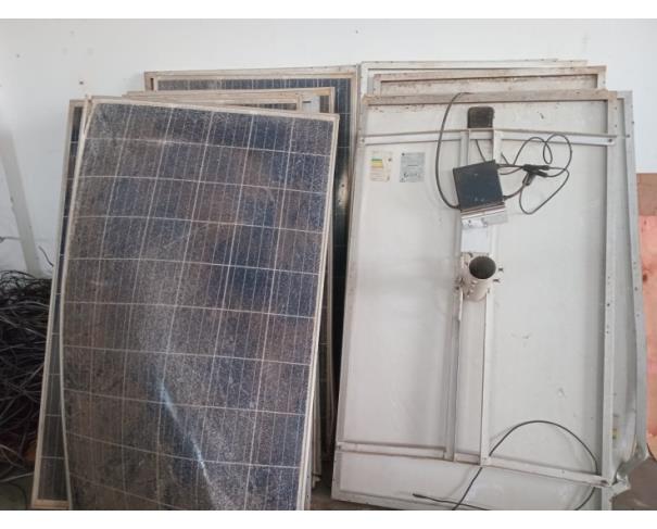 Foto de LOTE CONTENDO FIOS E PLACAS SOLARES, NO ESTADO EM QUE SE ENCONTRA.