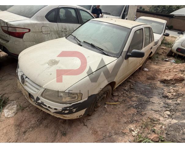 Foto de AUTOMOVEL VW/GOL 1.0 GIV, ALCOOL/GASOLINA, BRANCA, 2012/2012, CHASSI: 9BWAA05W7CP099836, RENAVAM: 00461884380, NO ESTADO EM QUE SE ENCONTRA.
