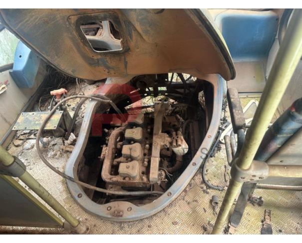 Foto de PAS/ONIBUS VW/NEOBUS THUNDER 29L, 2003/2004, DIESEL, BRANCA, PLACA CZZ -6668, RENAVAM: 00813963630, CHASSI: 9BWPC52R44R401668, NO ESTADO EM QUE SE ENCONTRA.