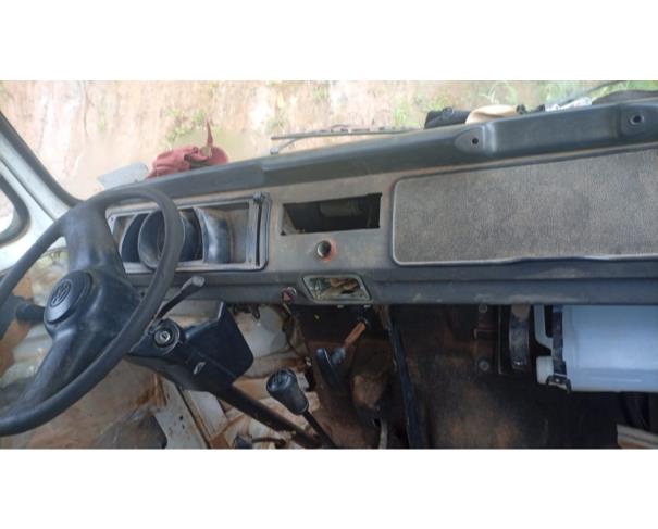Foto de MICROONIBUS, VW/KOMBI ESCOLAR, BRANCA, 2010/2010, ALCOOL/GASOLINA, CHASSI: 9BWMF07X8AP024709, RENAVAM: 00214539490, NO ESTADO EM QUE SE ENCONTRA.