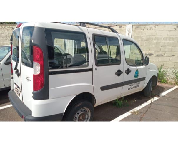 Foto de AUTOMOVEL FIAT/DOBLO ATTRACTIV 1.4, ALCOOL/GASOLINA, BRANCA, 2011/2012, CHASSI: 9BD119707C1090200, RENAVAM: 00464605040, NO ESTADO EM QUE SE ENCONTRA.