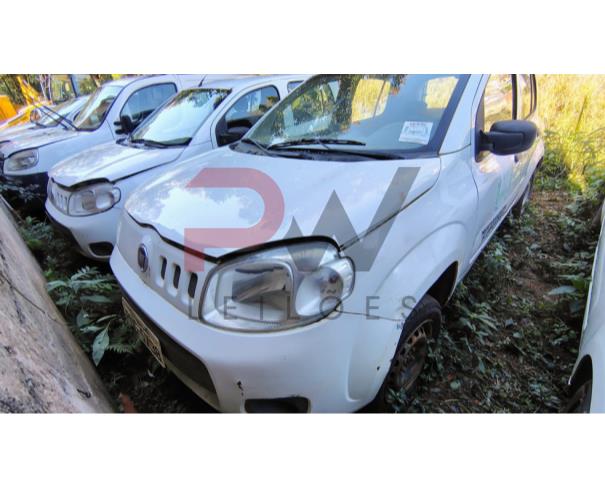 Foto de FIAT/UNO VIVACE 1.0, ALCOOL/GASOLINA, BRANCA, 2014/2014, CHASSI: 9BD195152E0600165, RENAVAM: 1013797423, NO ESTADO EM QUE SE ENCONTRA.