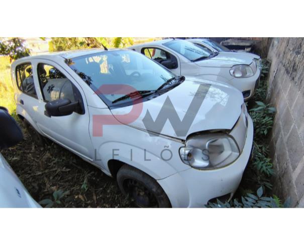 Foto de FIAT/UNO VIVACE 1.0, ALCOOL/GASOLINA, BRANCA, 2014/2014, CHASSI: 9BD195152E0595183, RENAVAM: 1013522300, NO ESTADO EM QUE SE ENCONTRA.