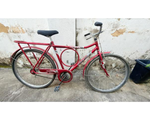 Foto de LOTE CONTENDO BICICLETA, NO ESTADO EM QUE SE ENCONTRA.