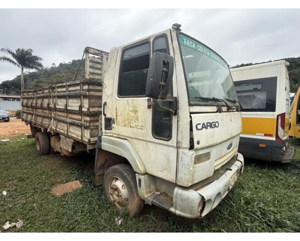 Foto de CAMINHAO FORD/CARGO 815 E, DIESEL, BRANCA, 2010/2011, CHASSI: 9BFVCE1N5BBB71525, RENAVAM: 00283865016, NO ESTADO EM QUE SE ENCONTRA.
