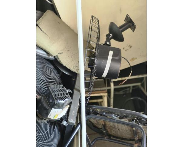 Foto de LOTE COMPOSTO POR SUCATA DE: MATERIAL HOSPITALAR, MOBILIÁRIOS, ELETRODOMÉSTICOS, CÂMARA FRIA, NO ESTADO EM QUE SE ENCONTRAM.