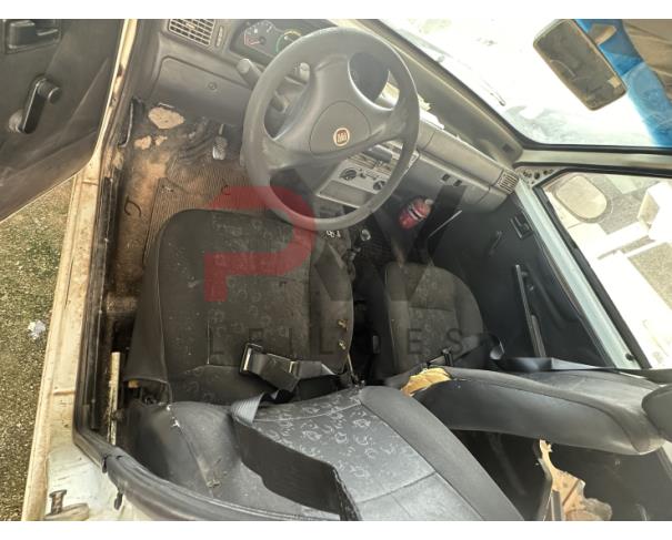 Foto de AUTOMOVEL FIAT/UNO MILLE ECONOMY, ALCOOL/GASOLINA, BRANCA, 2010/2011, CHASSI: ...84559, NO ESTADO EM QUE SE ENCONTRA. 