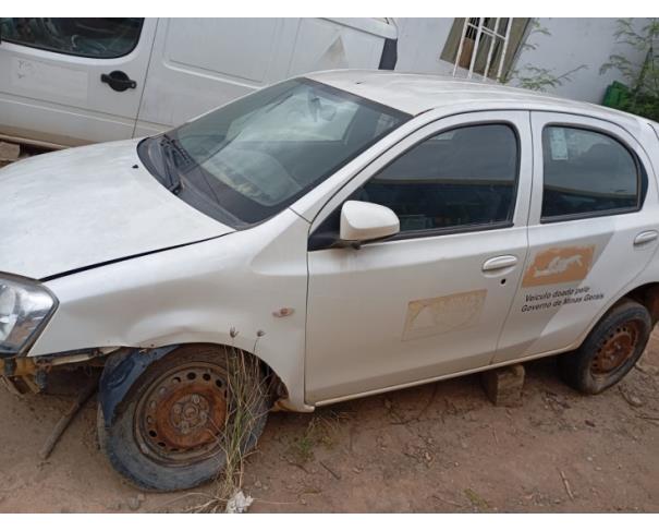 Foto de PAS/AUTOMOVEL TOYOTA /ETIOS HB X13L MT, ALCOOL/GASOLINA, BRANCA, 2017/2018, CHASSI: ...08506, NO ESTADO EM QUE SE ENCONTRA.