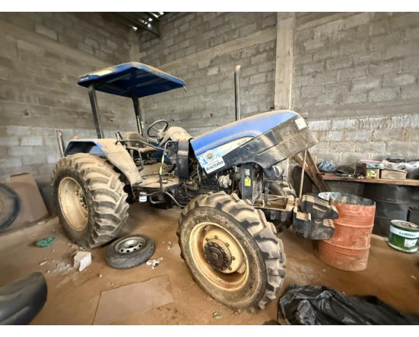 Foto de TRATOR NEW HOLLAND TL 75E, AZUL, ANO: 2006, SÉRIE B1N426316, MODELO P229-4: , NO ESTADO EM QUE SE ENCONTRA. 