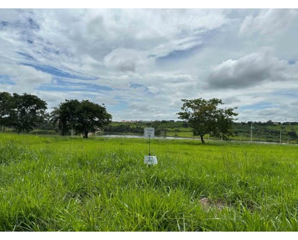 Foto de Chácara 32, Quadra 04, do Chacreamento Espelho D’Água, situada na Rua F, em Abaeté/MG, com área de 1.000,00 m², matrícula nº 29.063 do CRI de Abaeté/MG.