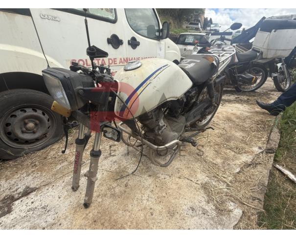 Foto de PASSAGEIRO / MOTOCICLETA HONDA/CG 125 CARGO, 1999/1999, GASOLINA, BRANCA, CHASSI: 9C2JA0100XR002648, RENAVAM: 00720936977, NO ESTADO EM QUE SE ENCONTRA. MOTOR AVARIADO. ESTA SEM O GUIDAO E RODA DIANTEIRA.