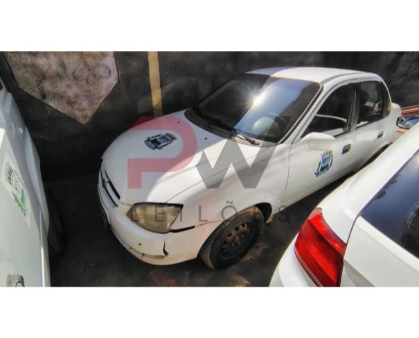 Foto de I/CHEVROLET CLASSIC LS, ALCOOL/GASOLINA, BRANCA, 2014/2015, CHASSI: 8AGSU19F0FR105635, RENAVAM: 1015215422, NO ESTADO EM QUE SE ENCONTRA.