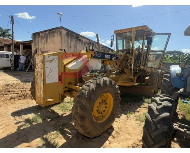 Foto de MOTONIVELADORA CATERPILLAR 120K, AMARELA, CAT0120KLJAP05278, ANO 2014, NO ESTADO EM QUE SE ENCONTRA.