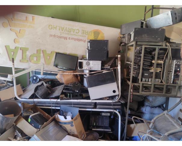 Foto de LOTE CONTENDO SUCATA DE BENS DIVERSOS, NO ESTADO EM QUE SE ENCONTRAM. 