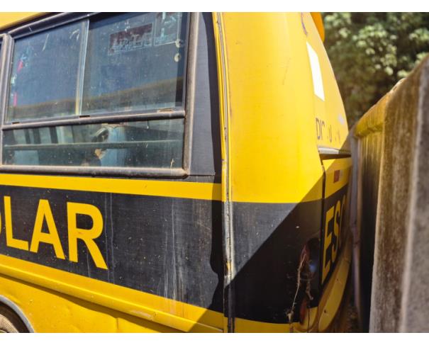 Foto de ONIBUS  MARCOPOLO/VOLARE V8L ESC, DIESEL, AMARELA, 2010/2011, CHASSI: 93PB42G3PBC034170, RENAVAM: 00265077621, NO ESTADO EM QUE SE ENCONTRA. 