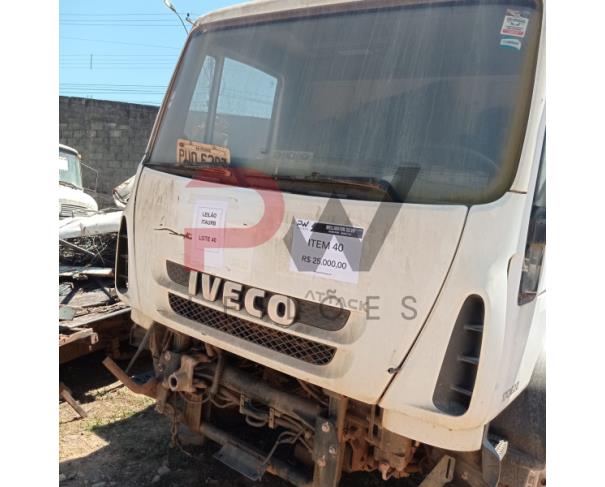 Foto de ESPECIAL / CAMINHAO IVECO/TECTOR 170E22, 2014/2014, DIESEL, BRANCA, CHASSI: 93ZA1RGH0E8926688, RENAVAM: 01015495661, NO ESTADO EM QUE SE ENCONTRA. MOTOR E CAIXA DE MARCHAS COM AVARIAS.O MOTOR ESTÁ DESMONTADO E FORA DO VEÍCULO.