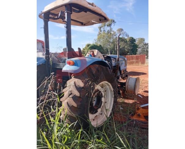 Foto de TRATOR LS PLUS 100 R, 4X4, ANO 2016, HORIMETRO MARCANDO 4110 HORAS, CHASSI Nº 9BLP10001GG000056, MOTOR Nº B1S495346, TRANSMISSÃO Nº BD160230, NO ESTADO EM QUE SE ENCONTRA. 