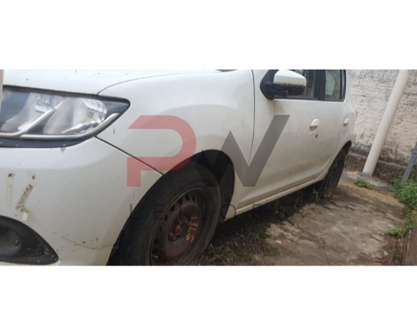 Foto de PASSAGEIRO / AUTOMOVEL RENAULT/SANDERO EXPR 16, ALCOOL/GASOLINA, 2015/2016, PLACA PXF-9789, CHASSI: 93Y5SRD64GJ195691, RENAVAM: 01075571593, NO ESTADO EM QUE SE ENCONTRA. 