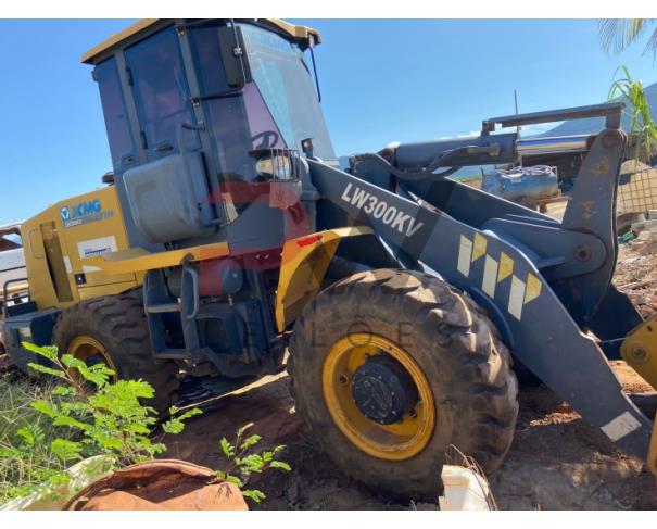 Foto de PA CARREGADEIRA SOBRE RODAS, MARCA XCMG, MODELO LW300KV-SKD, ANO DE FABRICAÇÃO 2018, CHASSI XUG0300VJKPB00164 – TOMBAMENTO N°256.273-3. NO ESTADO EM QUE SE ENCONTRA.