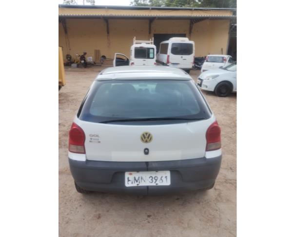 Foto de AUTOMOVEL, VW/GOL 1.0, BRANCA, 2005/2006, ALCOOL/GASOLINA, CHASSI: 9BWCA05W86T076747, RENAVAM: 00873714709, NO ESTADO EM QUE SE ENCONTRA.