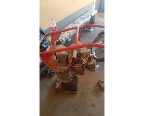 Foto de LOTE CONTENDO COMPACTADOR, NO ESTADO EM QUE SE ENCONTRA.