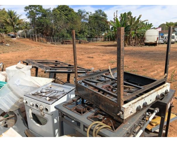 Foto de LOTE CONTENDO FOGÕES INDUSTRIAIS E CONVENCIONAIS, NO ESTADO EM QUE SE ENCONTRAM.
