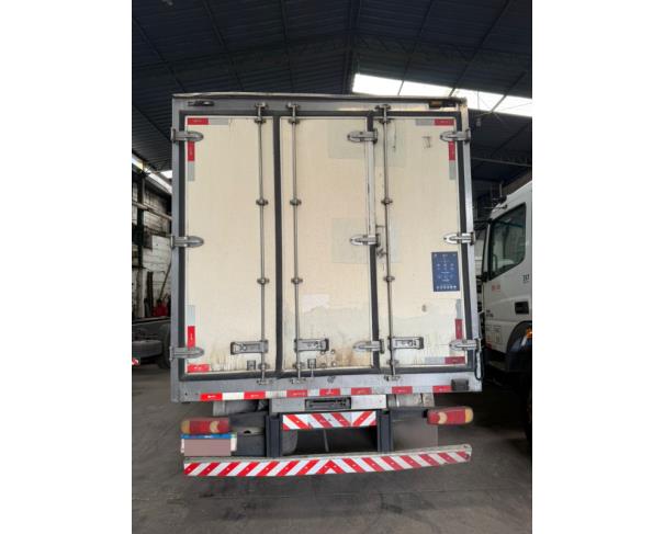 Foto de BAÚ REFRIGERADO FRIGOKING, COM 4,5 METROS, EQUIPADO COM COMPRESSOR, COR BRANCA, NO ESTADO EM QUE SE ENCONTRA.