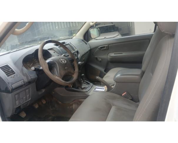 Foto de CAMINHONETE I/TOYOTA HILUX CS4X4, DIESEL, BRANCA, 2014/2014, CHASSI: 8AJDY22G5E7005384, RENAVAM: 01013448585, NO ESTADO EM QUE SE ENCONTRA. 