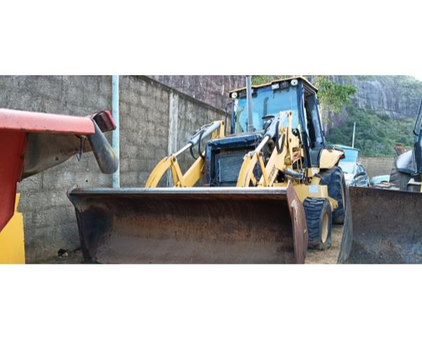 Foto de RETROESCAVADEIRA XCMG XT870BR, AMARELA, ANO 2018, NO ESTADO EM QUE SE ENCONTRA.