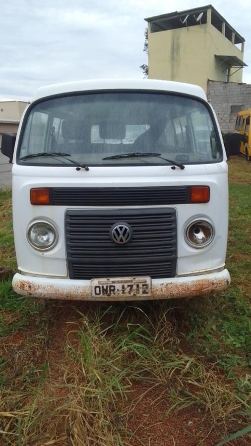 Foto de CAMIONETA VW/KOMBI, ALCOOL/GASOLINA, BRANCA, 9 LUGARES, 2013/2014, CHASSI: 9BWMF07X4EP014944, RENAVAM: 00654376409, NO ESTADO EM QUE SE ENCONTRA.