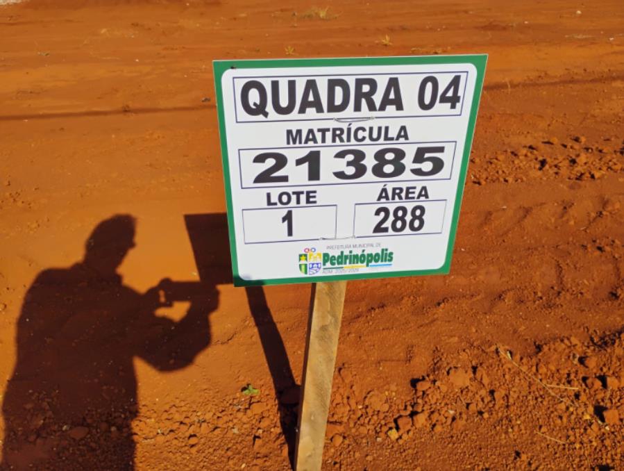 Foto de QUADRA 04, LOTE 01, AVENIDA COMERCIAL DO VALLE, LOTEAMENTO VIA COMERCIAL DO VALLE, PEDRINÓPOLIS/MG, ÁREA DE 288,00 M². MATRÍCULA: 21385. NO ESTADO EM QUE SE ENCONTRA.