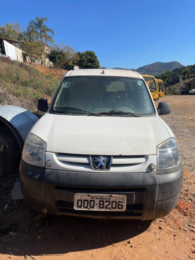 Foto de CAMINHONETE, I/PEUGEOT PART GREENCAR, BRANCA, 2018/2019, ALCOOL/GASOLINA, CHASSI: 8AEGCNFN8KG501383, RENAVAM: 01158185550, NO ESTADO EM QUE SE ENCONTRA.