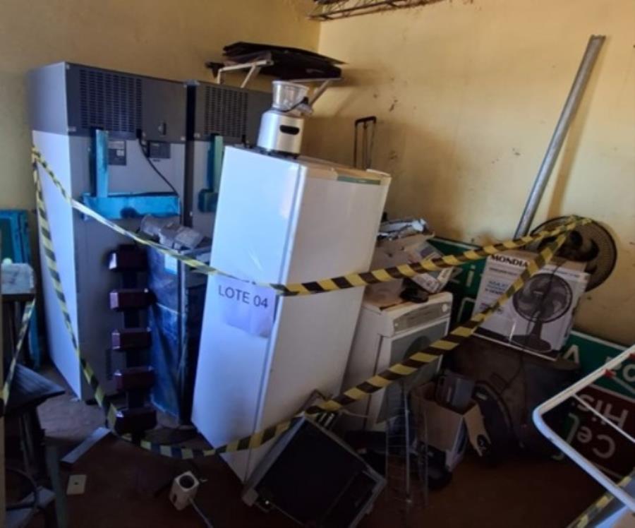 Foto de LOTE CONTENDO ELETRODOMÉSTICOS, EQUIPAMENTOS E MATERIAIS DIVERSOS, NO ESTADO EM QUE SE ENCONTRAM.