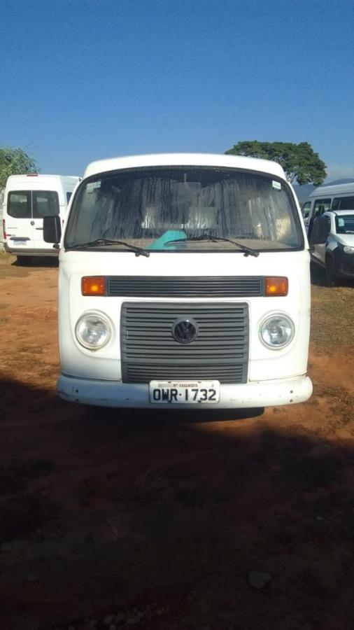 Foto de CAMIONETA VW/KOMBI, ALCOOL/GASOLINA, BRANCA, 9 LUGARES, 2013/2014, CHASSI: 9BWMF07X6EP014850, RENAVAM: 00654279632, NO ESTADO EM QUE SE ENCONTRA.