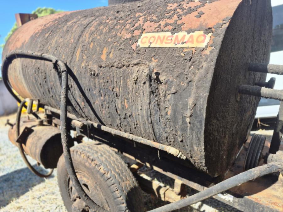 Foto de LOTE CONTENDO UMA CALDEIRA (TANQUE ESPARGIDOR DE ASFALTO), NO ESTADO EM QUE SE ENCONTRA.