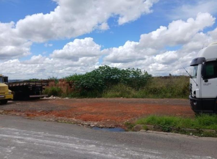 Foto de Lote nº 11, Quadra nº 06, situado na Rua Araxá, no loteamento denominado Distrito Industrial, Araxá/MG, com área de 1.825,00m², matriculado sob nº 19.532 no Registro de Imóveis de Araxá.