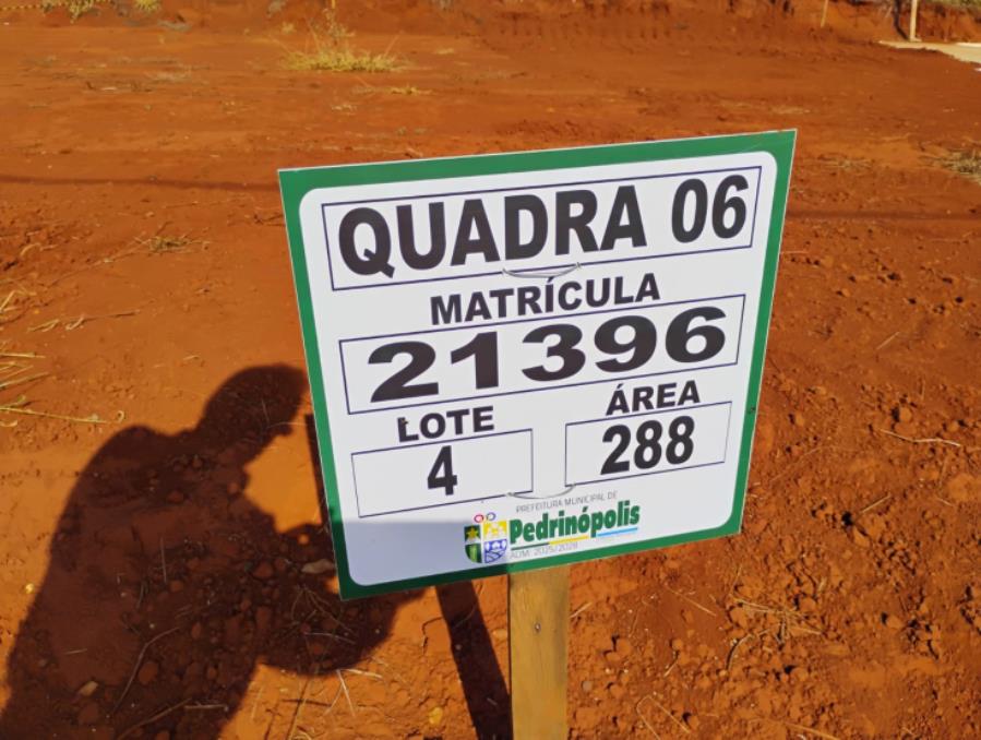 Foto de QUADRA 06, LOTE 04, AVENIDA COMERCIAL DO VALLE, LOTEAMENTO VIA COMERCIAL DO VALLE, PEDRINÓPOLIS/MG, ÁREA DE 288,00 M². MATRÍCULA: 21396. NO ESTADO EM QUE SE ENCONTRA.