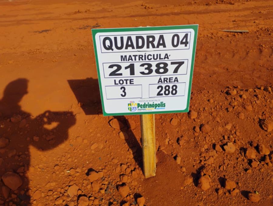 Foto de QUADRA 04, LOTE 03, AVENIDA COMERCIAL DO VALLE, LOTEAMENTO VIA COMERCIAL DO VALLE, PEDRINÓPOLIS/MG, ÁREA DE 288,00 M². MATRÍCULA: 21387. NO ESTADO EM QUE SE ENCONTRA.