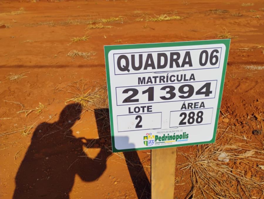 Foto de QUADRA 06, LOTE 02, AVENIDA COMERCIAL DO VALLE, LOTEAMENTO VIA COMERCIAL DO VALLE, PEDRINÓPOLIS/MG, ÁREA DE 288,00 M². MATRÍCULA: 21394. NO ESTADO EM QUE SE ENCONTRA.