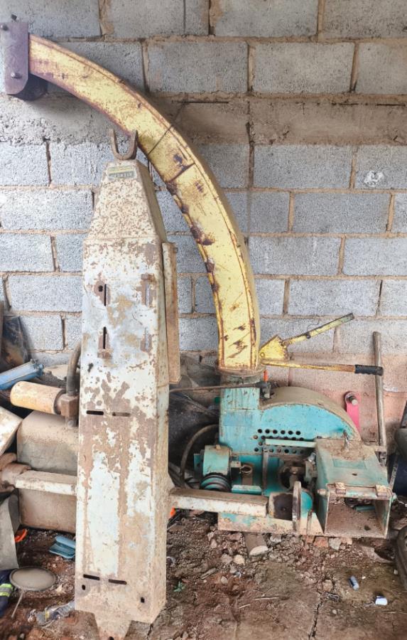 LOTE CONTENDO ENSILADEIRA, NO ESTADO EM QUE SE ENCONTRA.