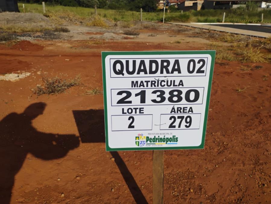 Foto de QUADRA 02, LOTE 02, AVENIDA COMERCIAL DO VALLE, LOTEAMENTO VIA COMERCIAL DO VALLE, PEDRINÓPOLIS/MG, ÁREA DE 279,00 M². MATRÍCULA: 21380. NO ESTADO EM QUE SE ENCONTRA.